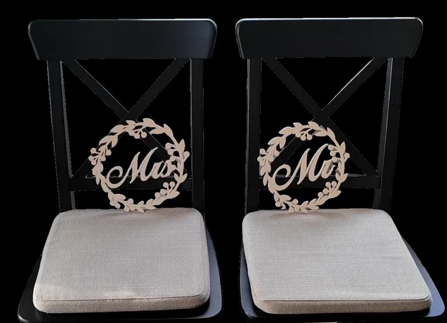 Coroas de folhas Mr e Mrs para as cadeiras
