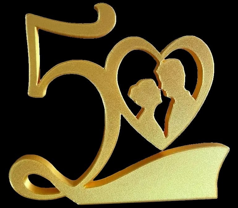 Bodas de ouro: «50» com o casal num coração