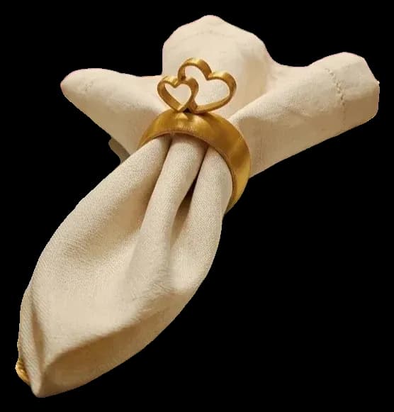 Argola de guardanapo com dois corações entrelaçados