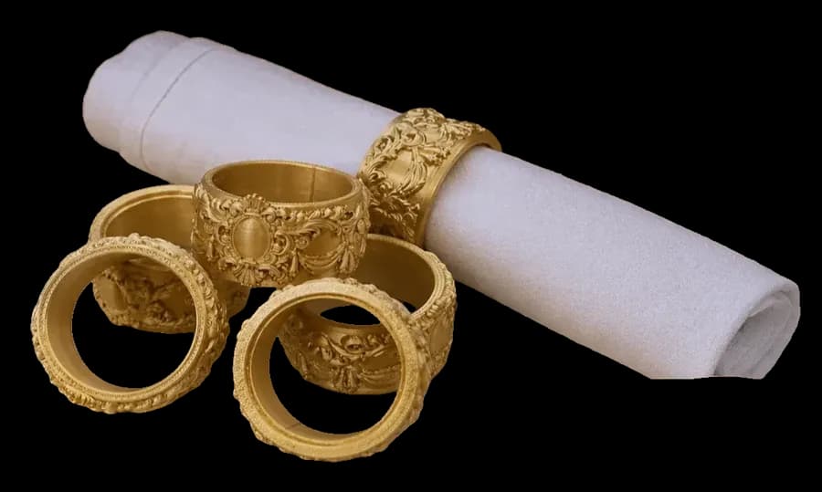 Argolas de guardanapo barrocas com ornamentos