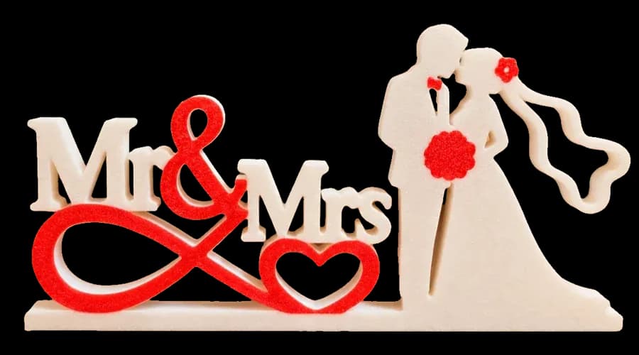 Mr & Mrs com infinito e silhueta dos noivos