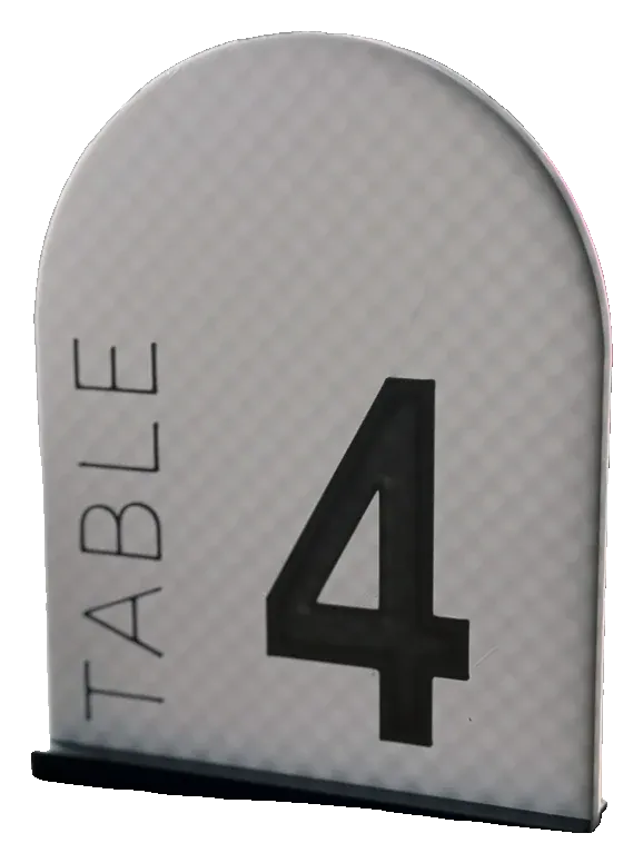 Números de mesa em arco, com «Table» ao alto