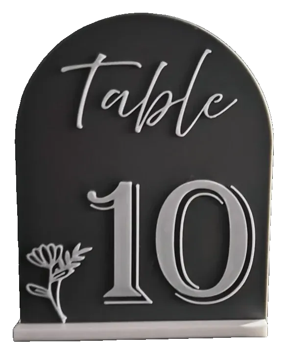 Números de mesa em arco com «Table» e flor