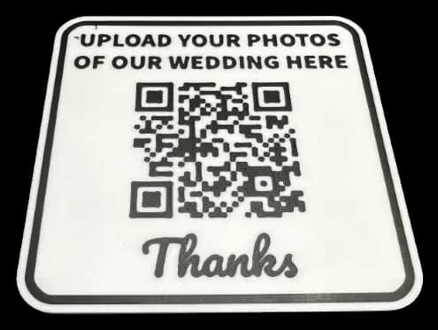 Placa com código QR para as fotos dos convidados