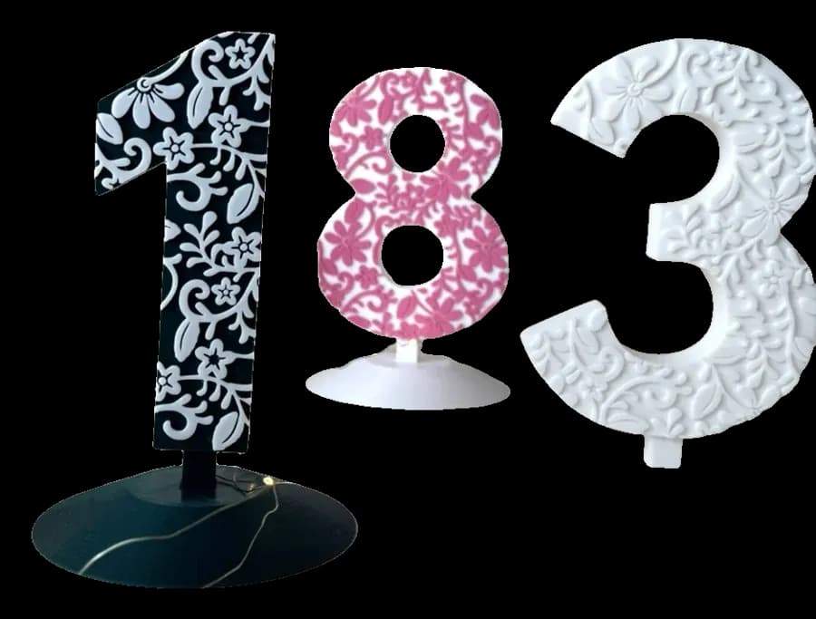 Números de mesa com renda floral